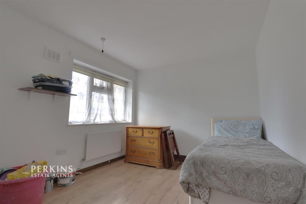 Property photo 3 of 4 Bed.Jpg