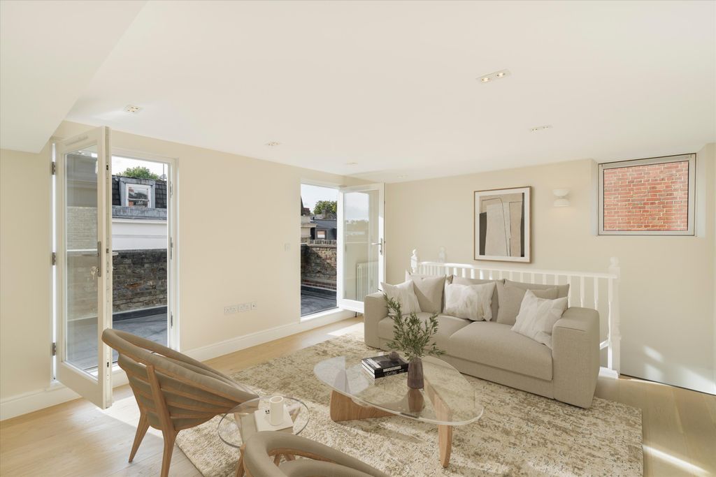 Property photo 3 of 18 Image