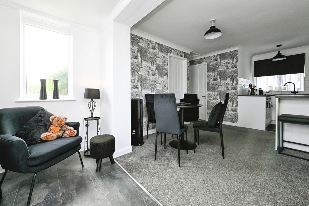 Property photo 3 of 18 Photo