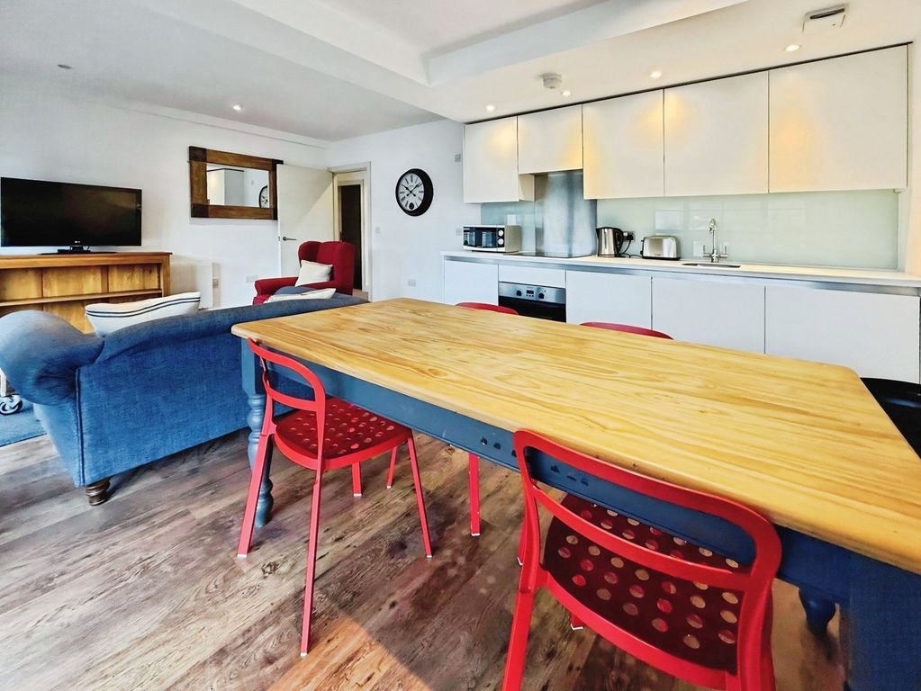 Property photo 3 of 11 Picture No. 18