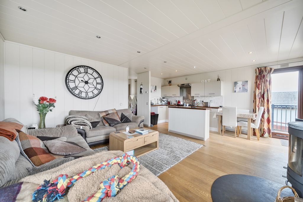 Property photo 2 of 16 1326433-3-687A47cc1032d