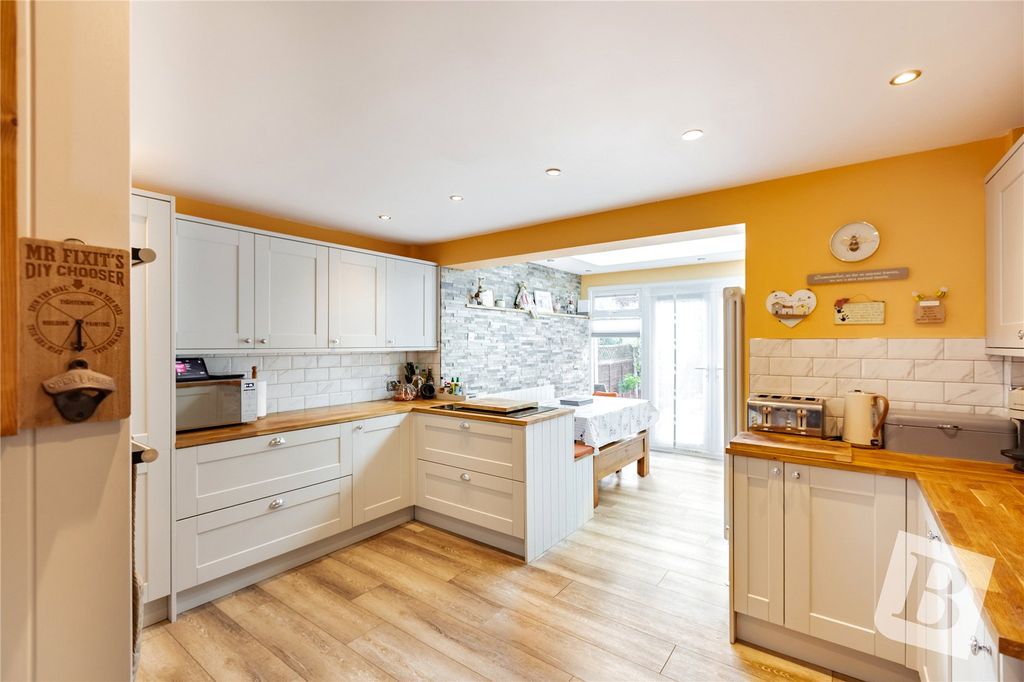 Property photo 2 of 27 Kitchen