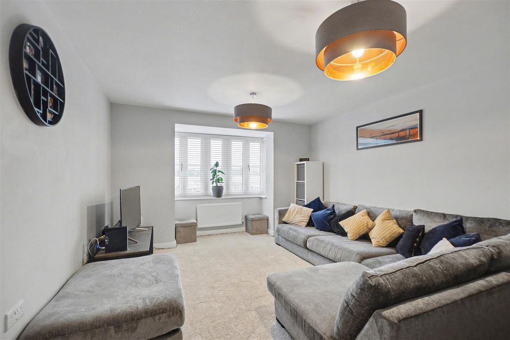 Property photo 3 of 38 Lounge_1.Jpeg