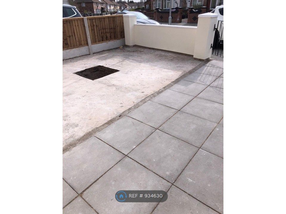 Property photo 2 of 21 Front Garden