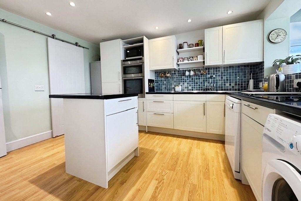 Property photo 2 of 12 Picture No. 03