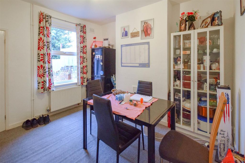 Property photo 3 of 8 Dining Room