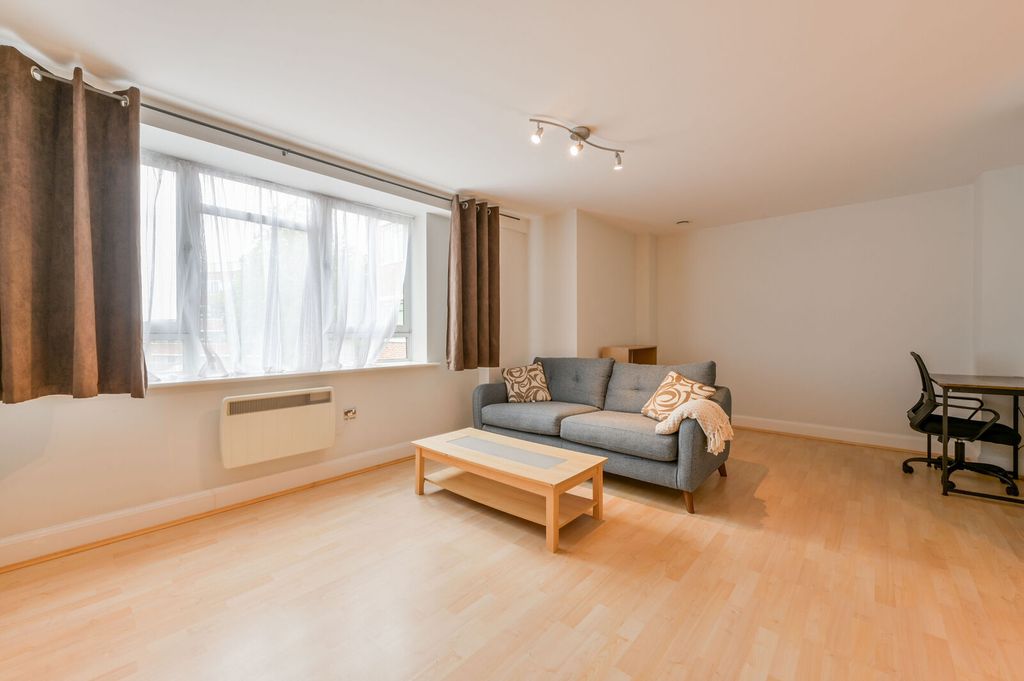 Property photo 2 of 10