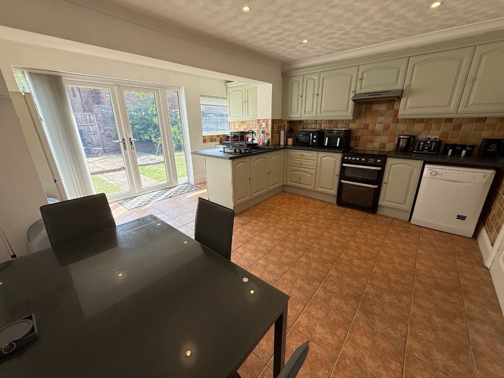 Property photo 3 of 12 5267453