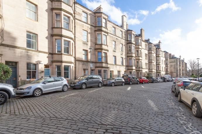 Property photo 2 of 20 Bruntsfield Gardens