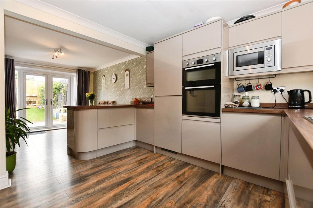 Property photo 3 of 28 Kitchen/Dining Room