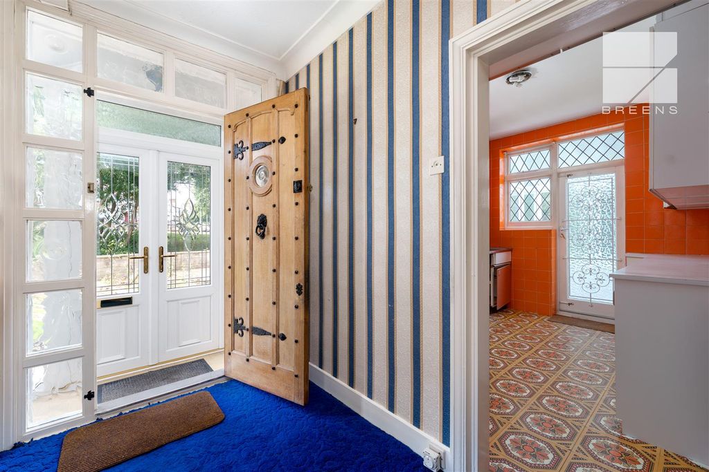 Property photo 2 of 36 172 Coolgardie Avenue_0002.Jpg