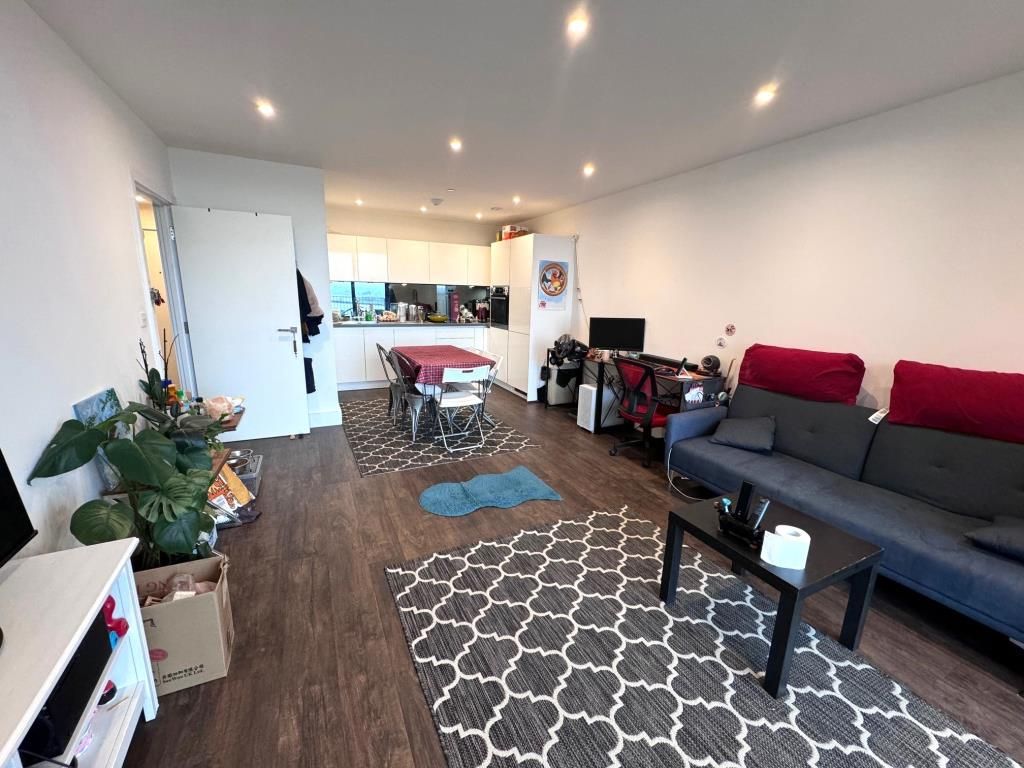 Property photo 3 of 10 Reception/Kitchen