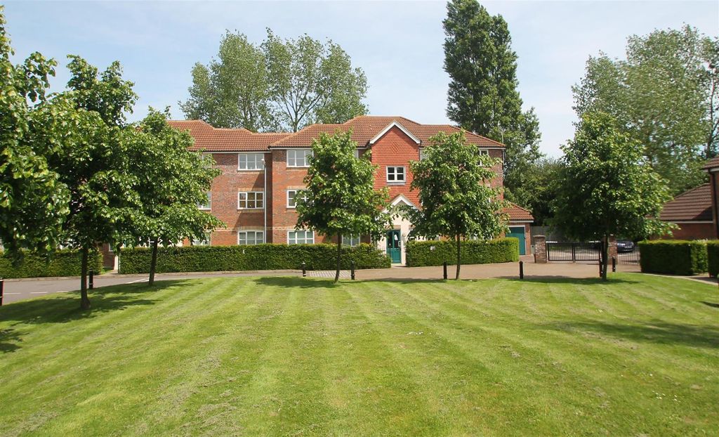 Property photo 1 of 8 51 Whitehead Way.Jpg