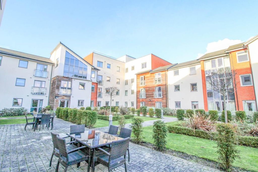 Property photo 3 of 19 Communal Grounds