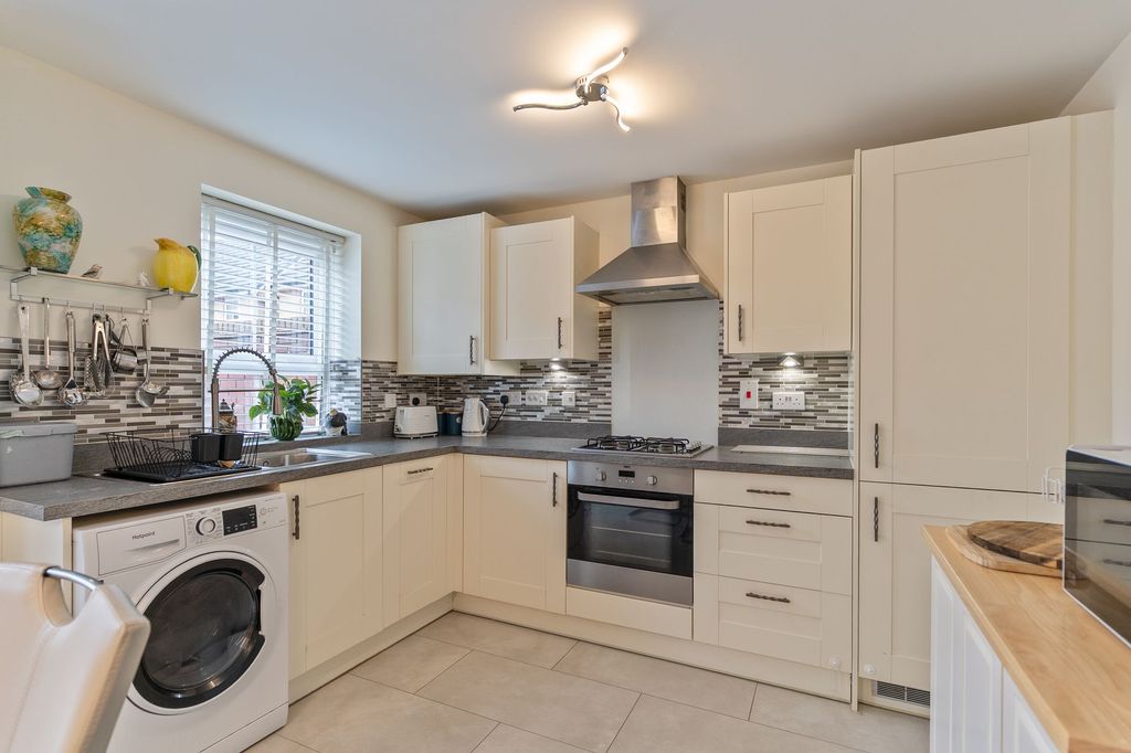 Property photo 3 of 22