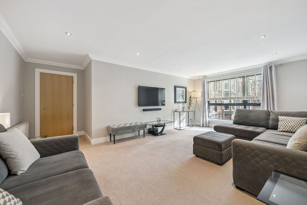 Property photo 3 of 21