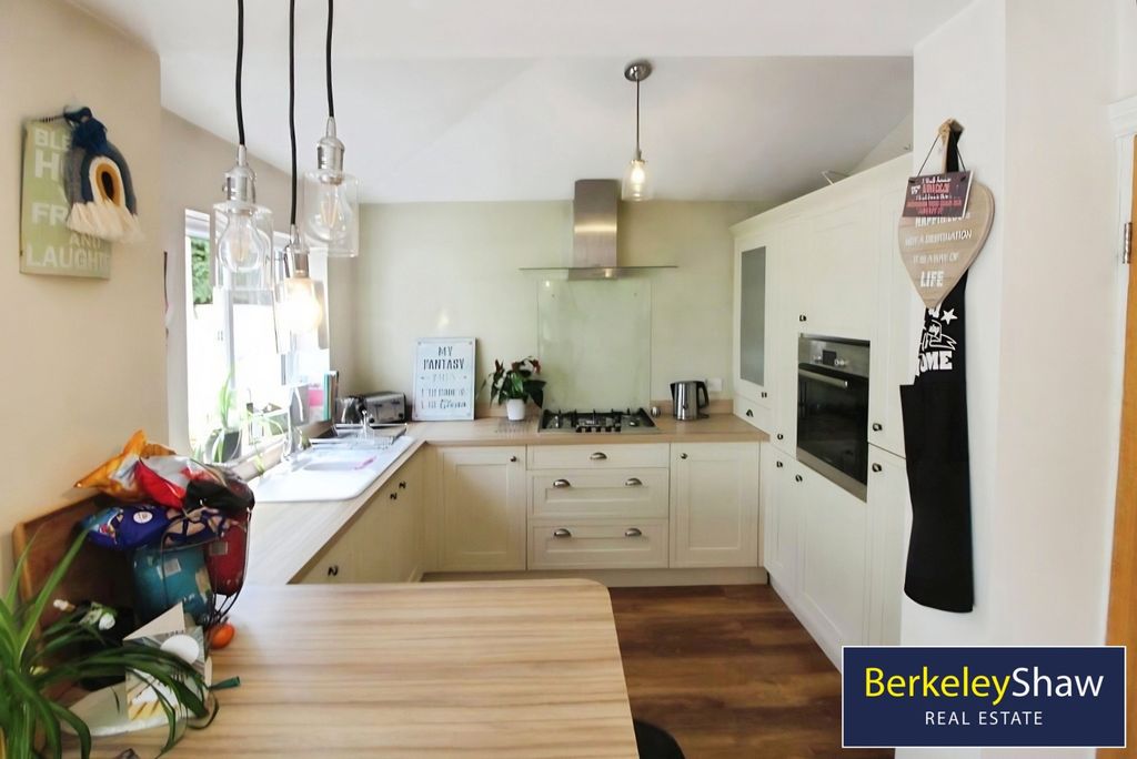 Property photo 2 of 17 Kitchen