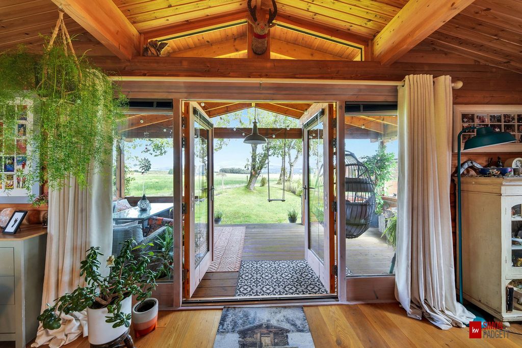 Property photo 3 of 33