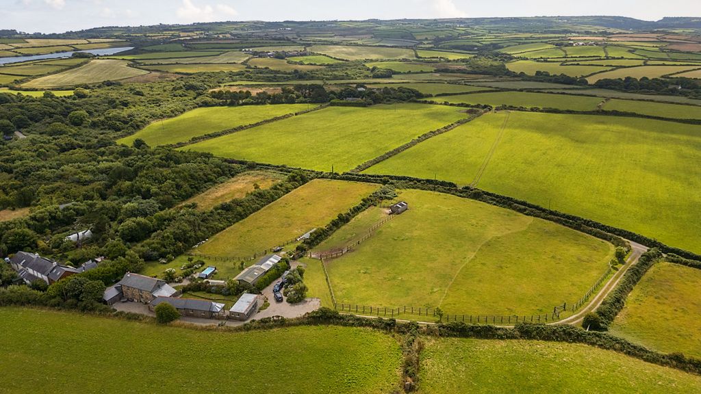 Property photo 2 of 25