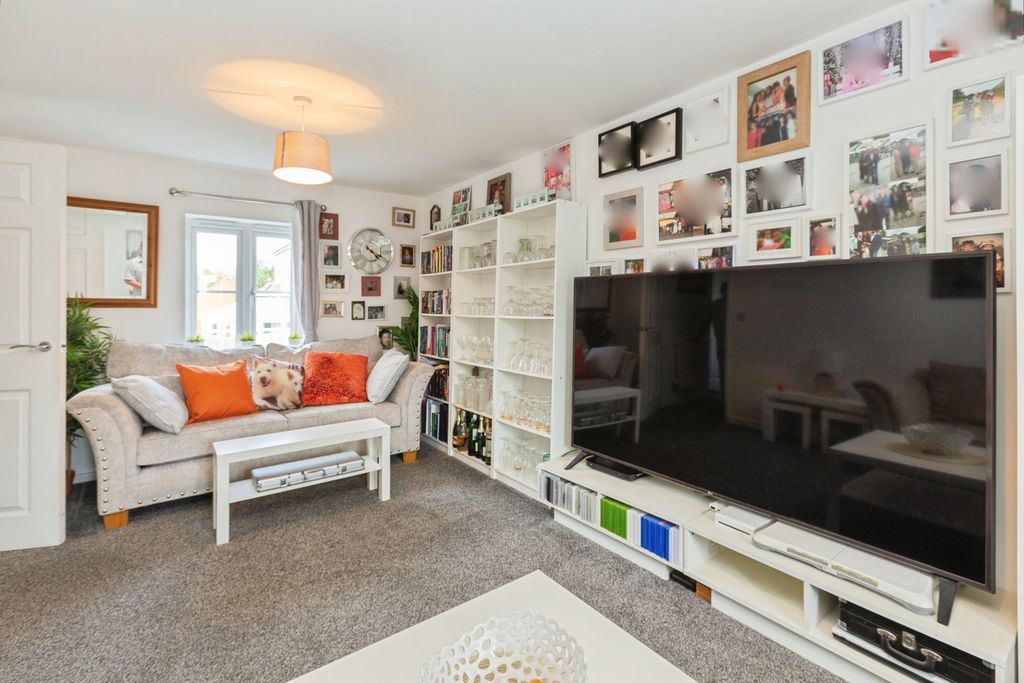 Property photo 2 of 17 Photo