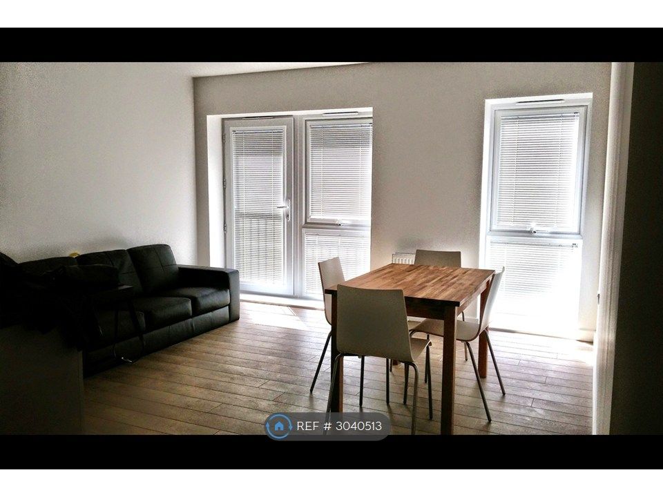 Property photo 1 of 9 Living Room