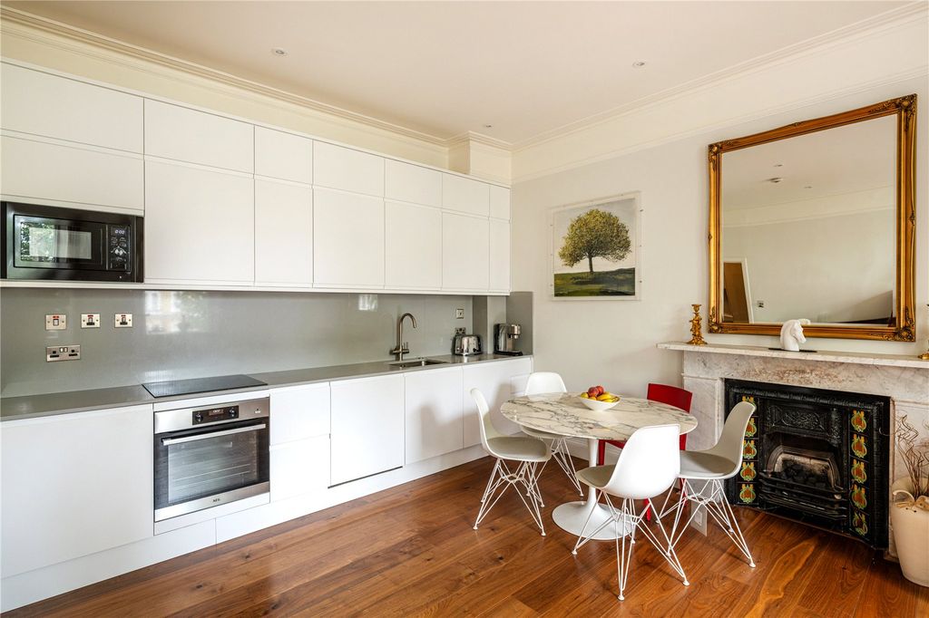 Property photo 2 of 11 Kitchen