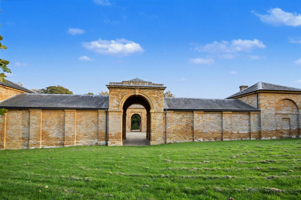 Property photo 1 of 47 Rear Garden