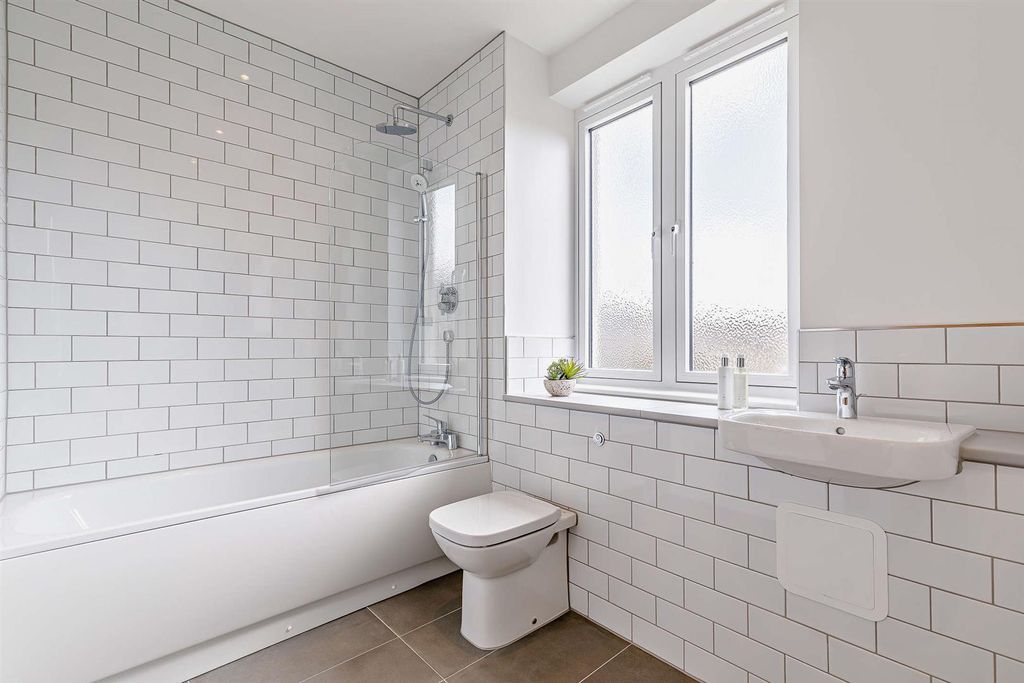 Additional image 12 of 4 bed town house to rentPark Crescent, Matlock Spa, Matlock DE4