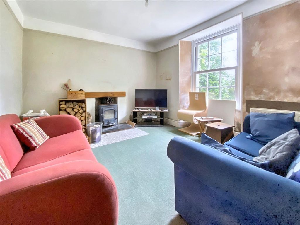 Property photo 2 of 25