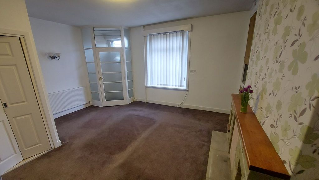 Property photo 3 of 8 Photograph 3