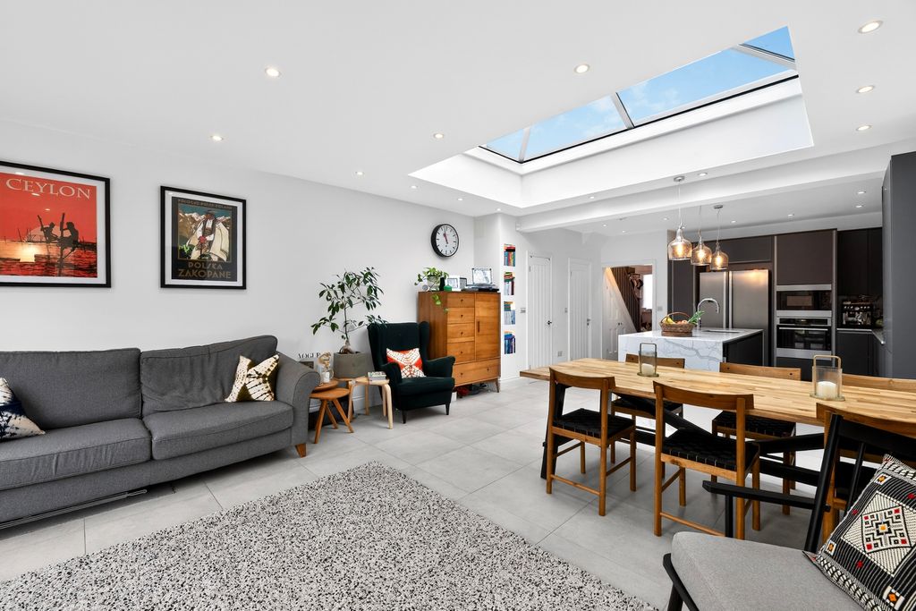 Property photo 2 of 20 Kitchen/Diner