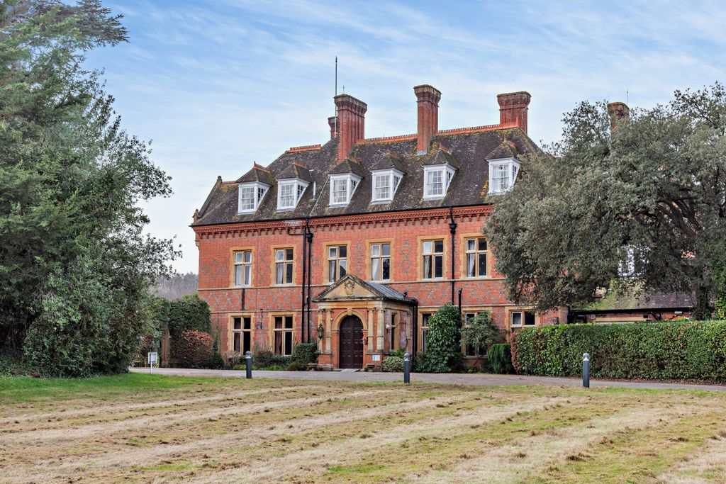 Property photo 2 of 27 House. Partnership