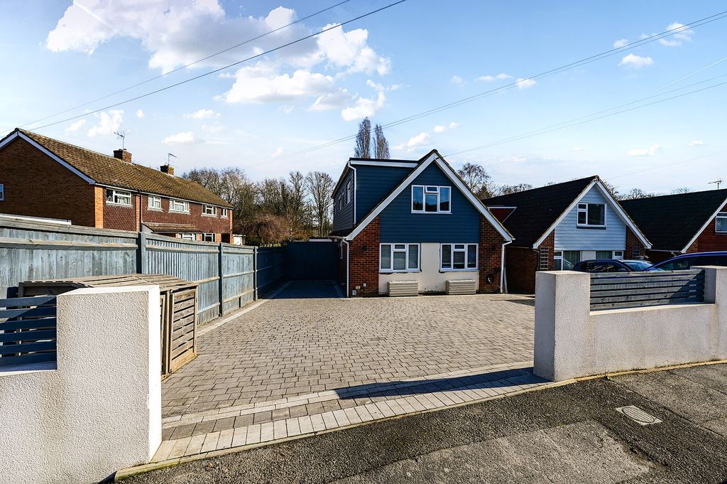 Property photo 1 of 12 94-Oakfield-Rd (2)