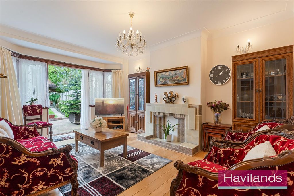 Property photo 2 of 22 Bramley Road-20.Jpg