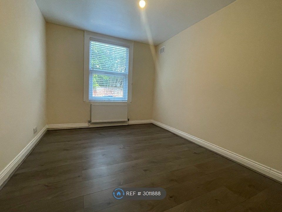 Property photo 3 of 5 Bedroom