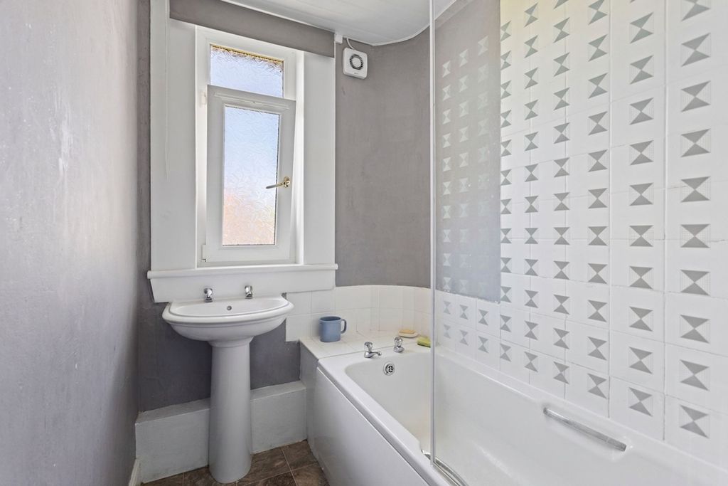 Additional image 13 of 3 bed flat for saleDundas Street, Bathgate EH48
