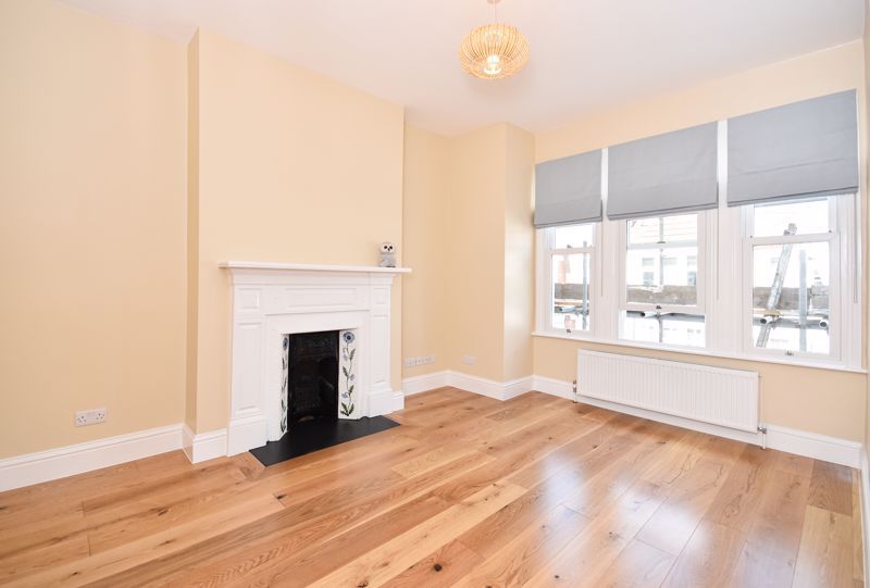 Property photo 1 of 12 Lounge
