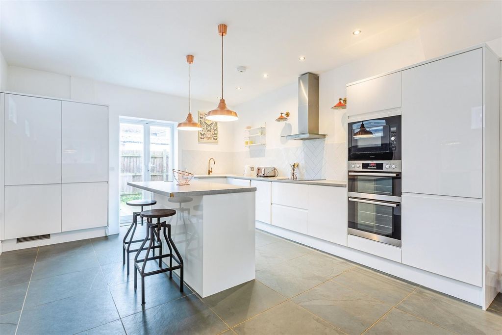 Property photo 2 of 13 Kitchen3.Jpg