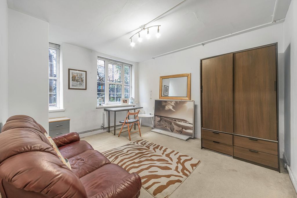 Property photo 1 of 9 Living Room