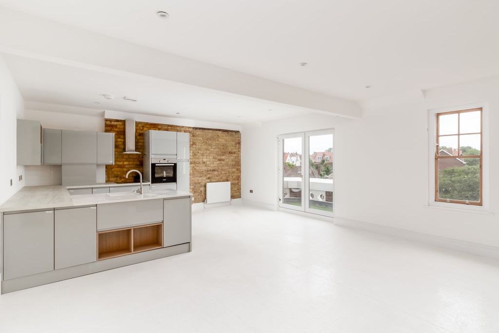 Property photo 2 of 15 Lounge/Kitchen