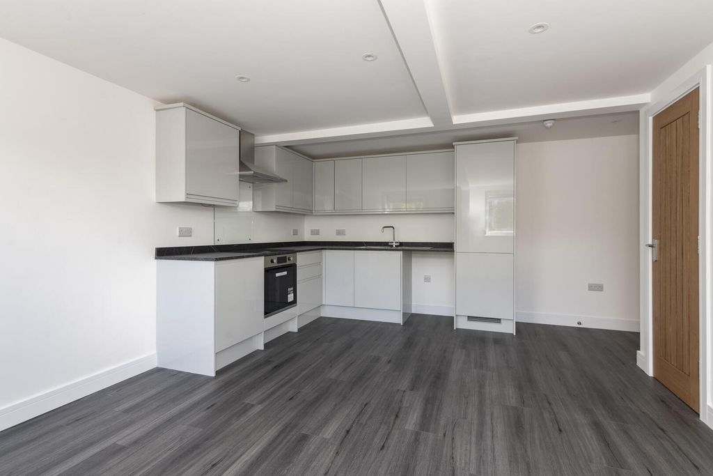 Property photo 3 of 8 Kitchen