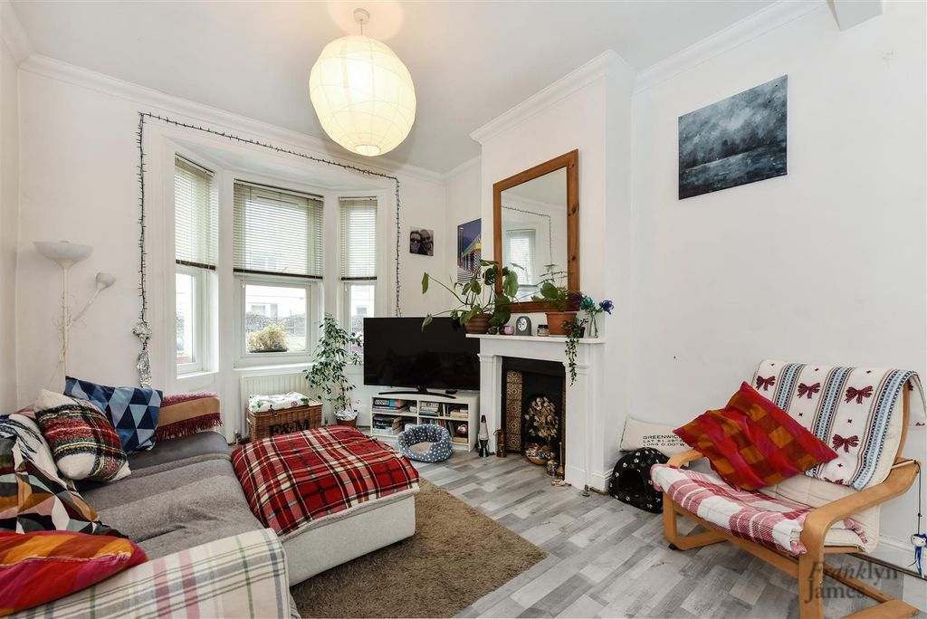 Property photo 2 of 15 Westferry Road (2).Jpg