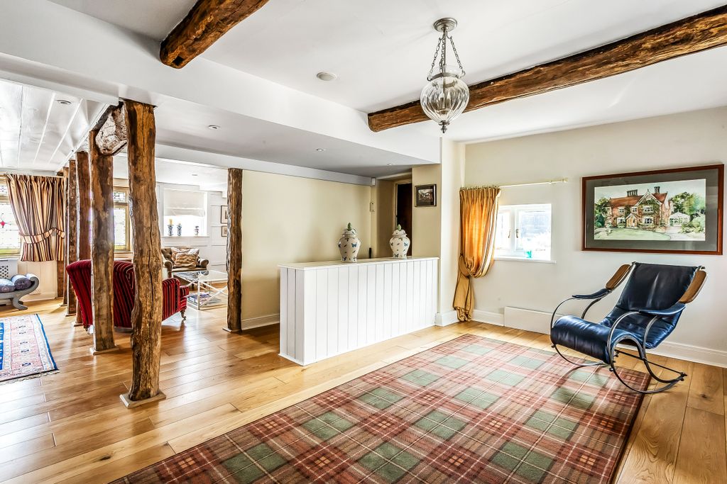 Property photo 3 of 18 44026186.Jpg?v=