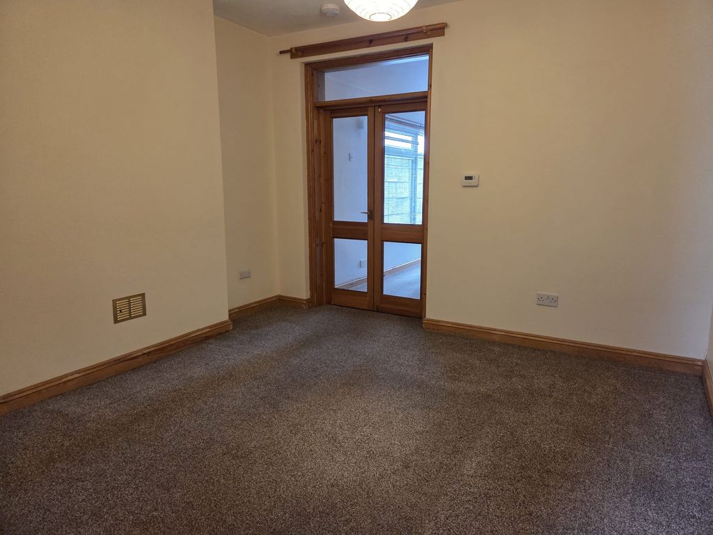 Property photo 3 of 10 Lounge