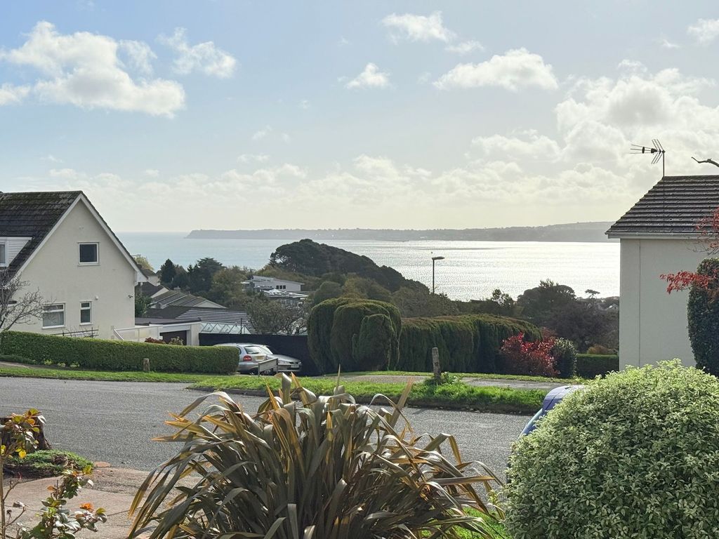 Property photo 2 of 27