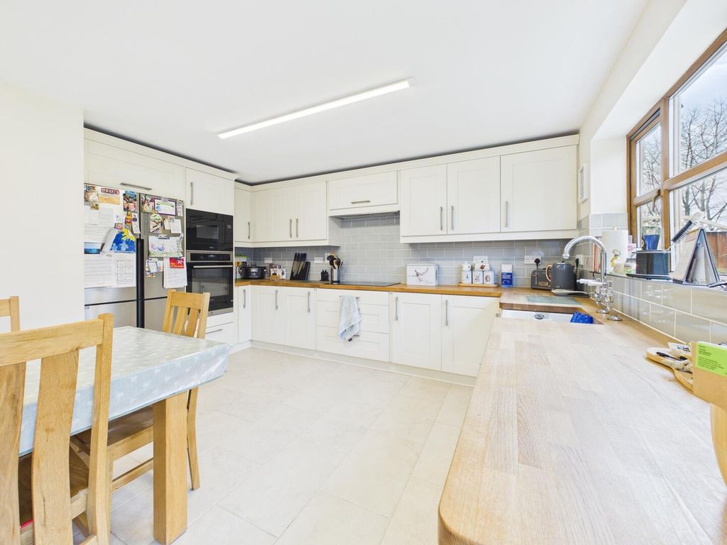 Property photo 3 of 29 Kitchen