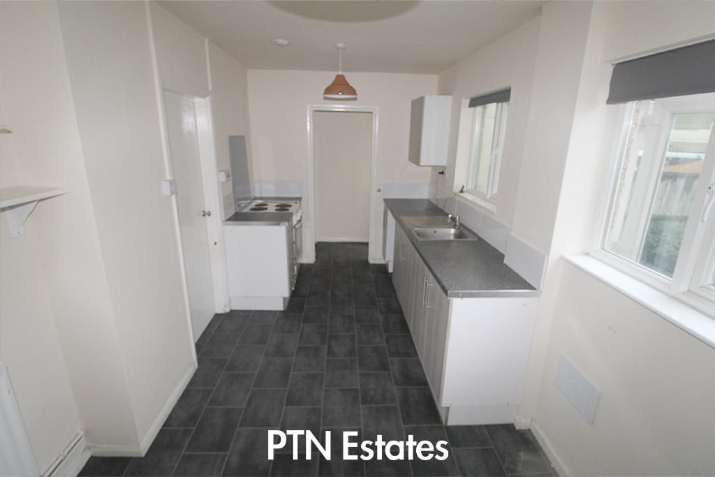 Property photo 3 of 14 Kitchen.Jpg