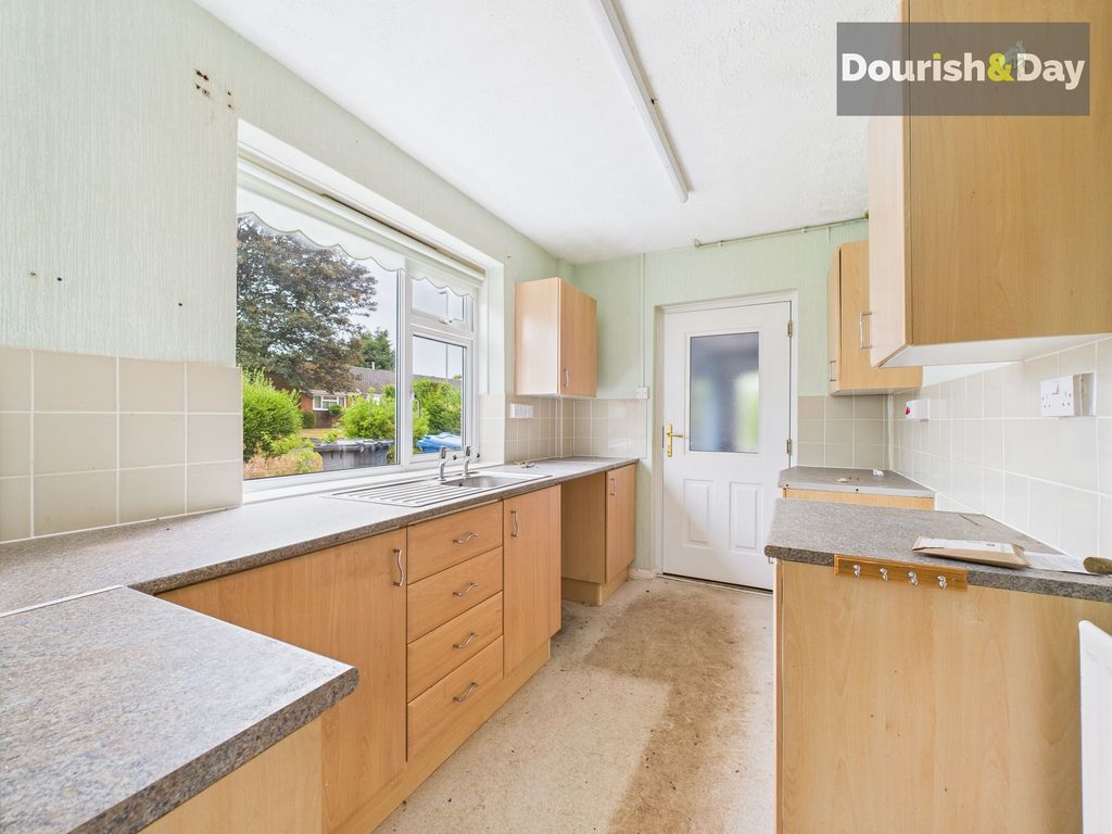 Property photo 3 of 16 Kitchen