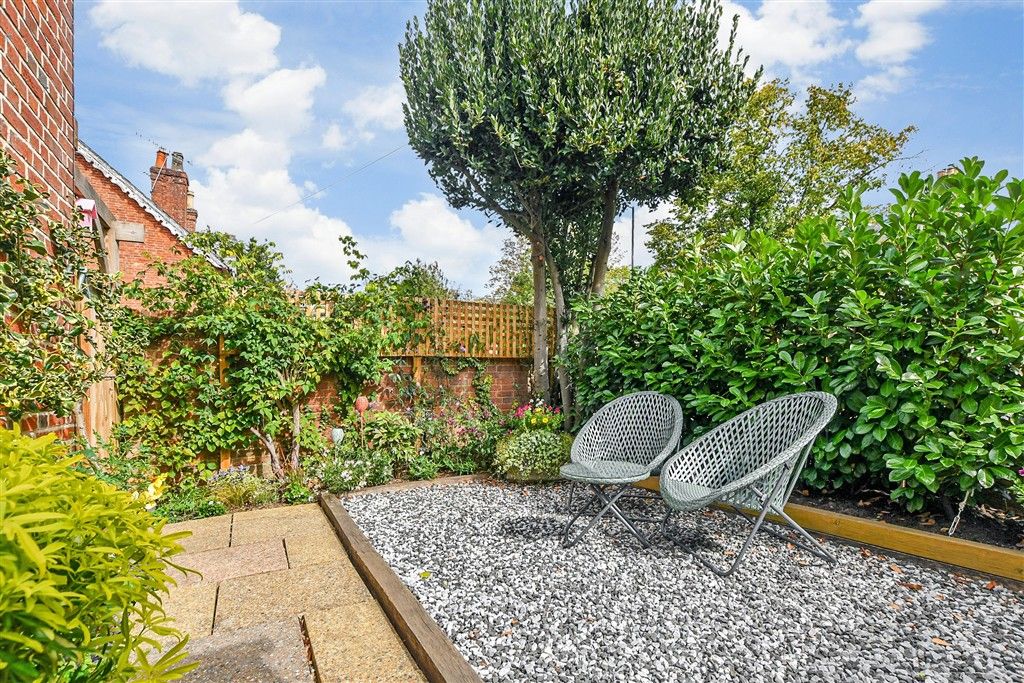 Property photo 1 of 11 Front Garden