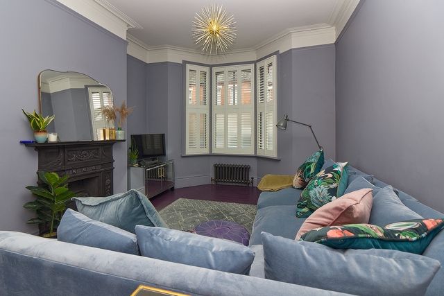 Property photo 3 of 17 Living Room